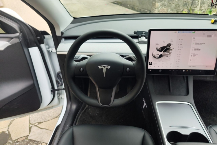 Tesla Model Y 2023 #19 Tesla Model Y 2023 car image #19