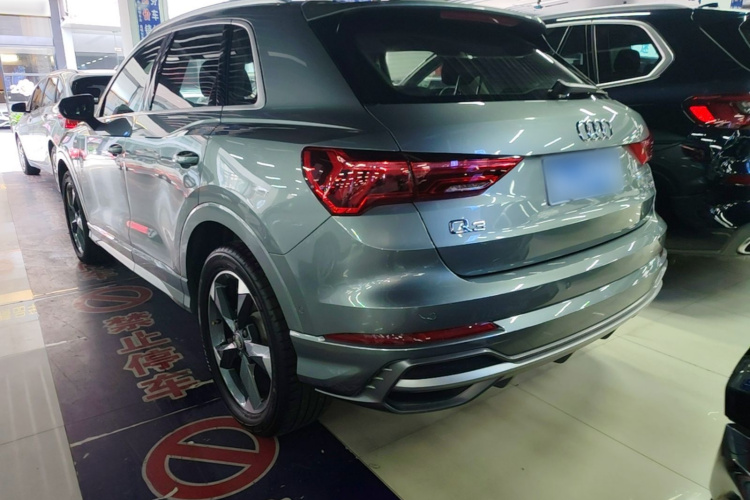 Audi Q3 2021 car image #5