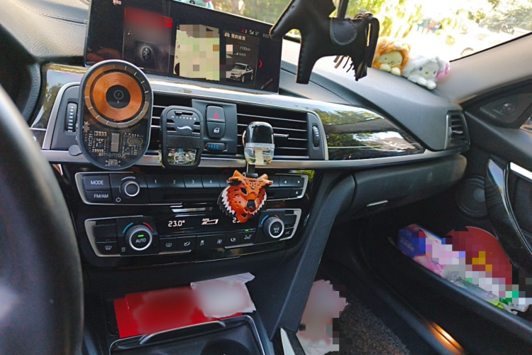 BMW 3 Series 2018 car image #17