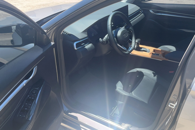 GEELY Emgrand 2026 car image #9