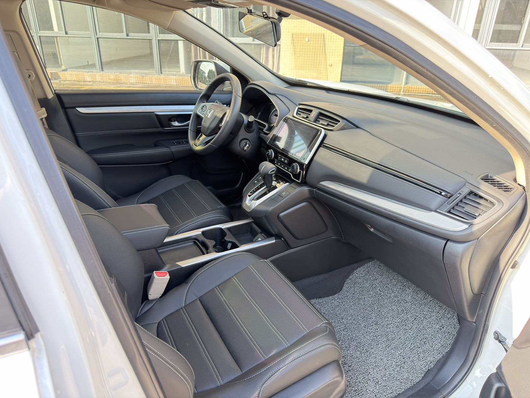 2019 car image #10