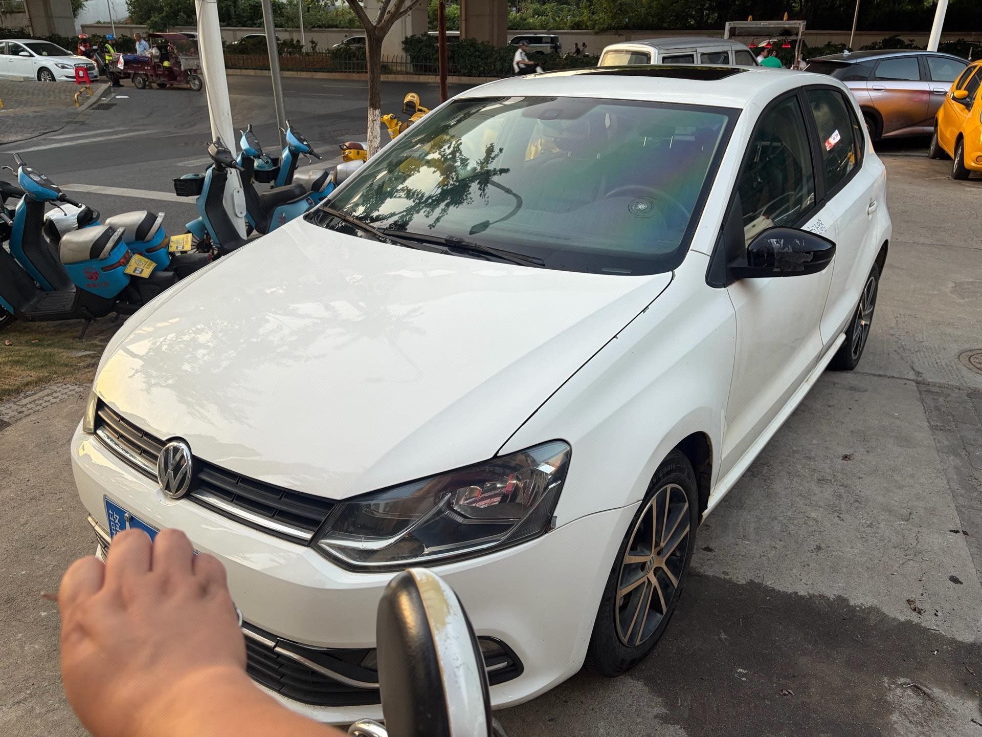 Volkswagen Polo 2015 car image 