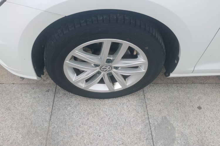 Volkswagen Golf 2019 car image #9