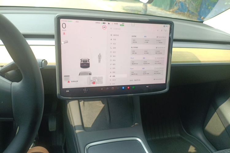 Tesla Model Y 2023 #13 Tesla Model Y 2023 car image #13