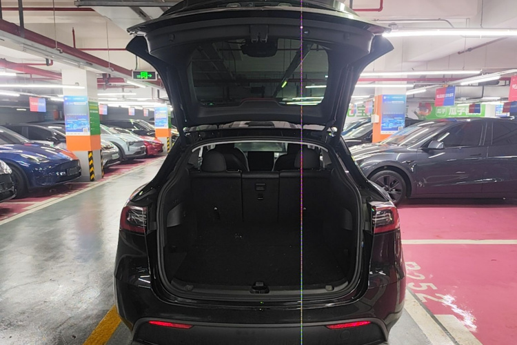 Tesla Model Y 2023 #19 Tesla Model Y 2023 car image #19