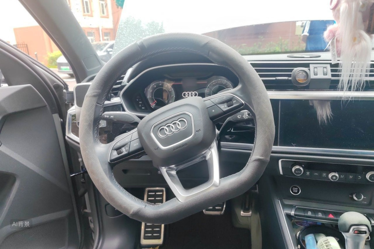 Audi Q3 2023 car image #12
