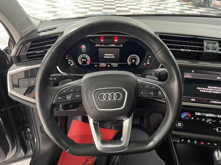 Audi Q3 2022 car image #11