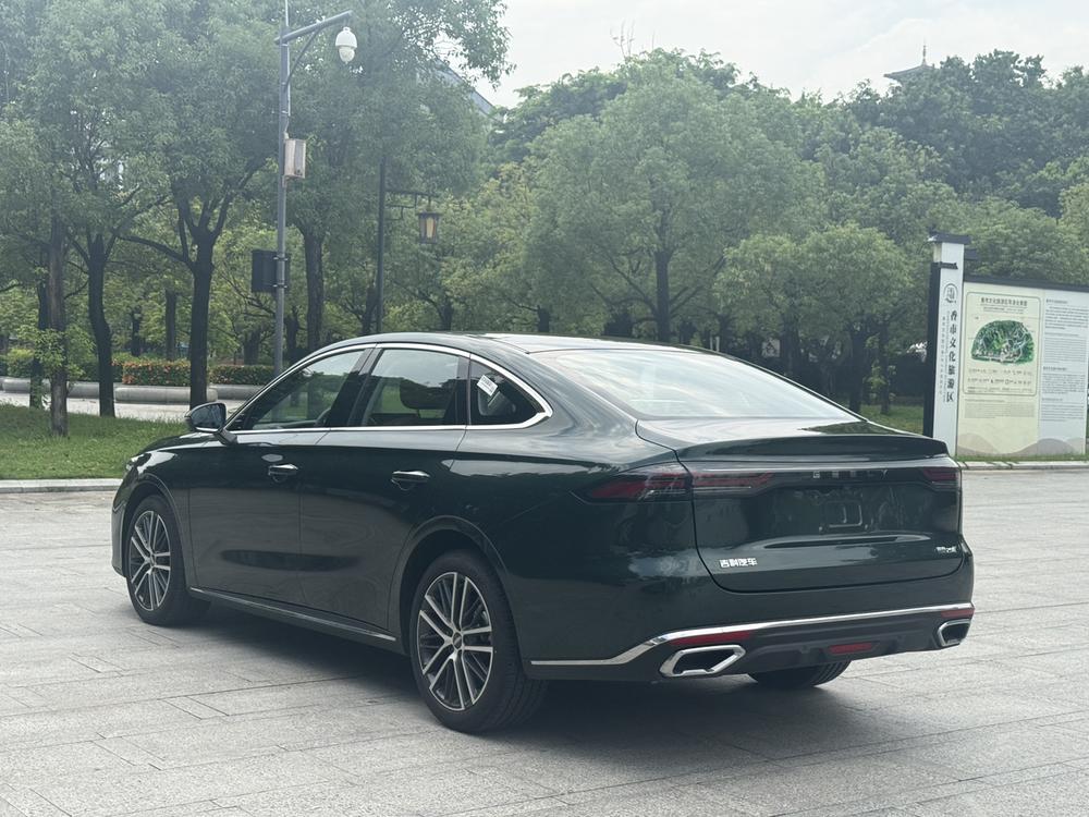GEELY Emgrand 2025 #4 GEELY Emgrand 2025 car image #4