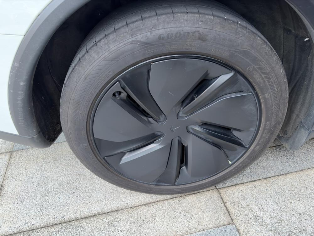 Tesla Model Y 2026 car image #10