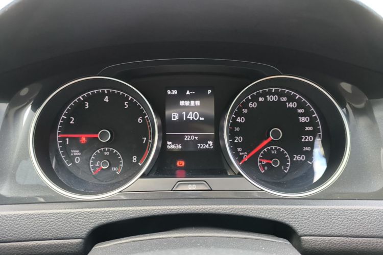 Volkswagen Golf 2019 car image #12