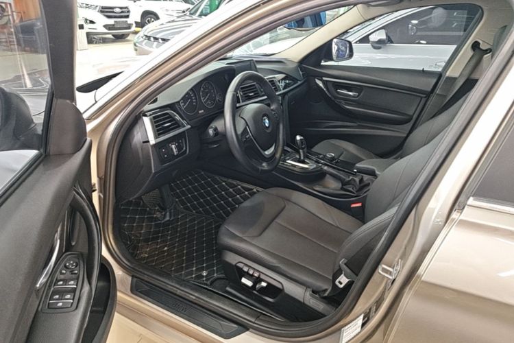BMW 3 Series 2017 car image #12