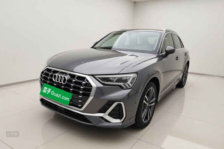 Audi Q3 2023 car image #2