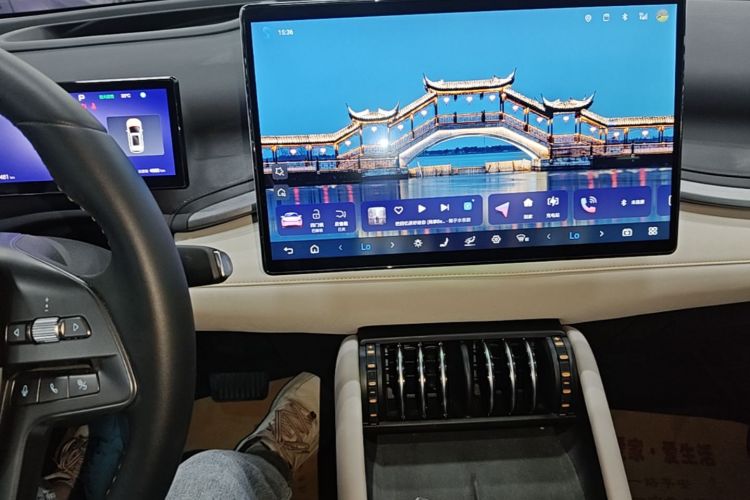 2025 car image #13