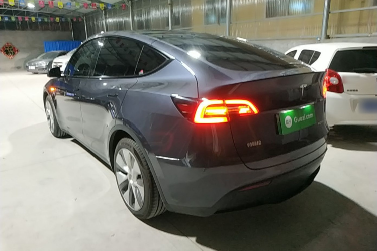 Tesla Model Y 2022 #5 Tesla Model Y 2022 car image #5
