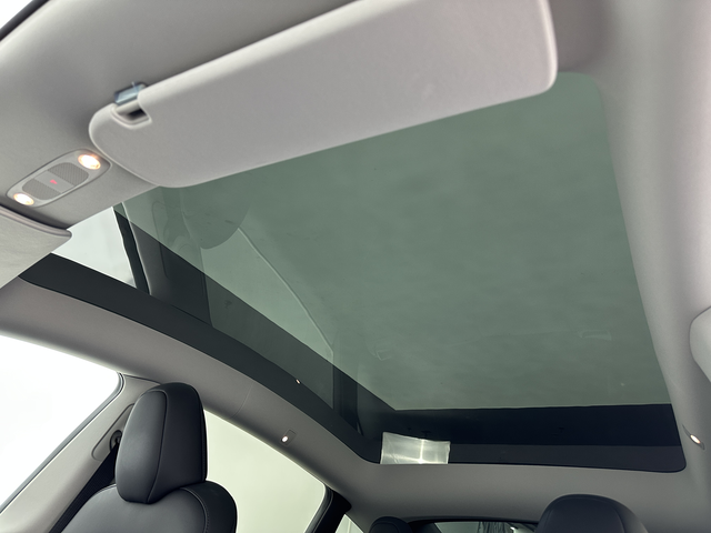 Tesla Model Y 2023 #16 Tesla Model Y 2023 car image #16