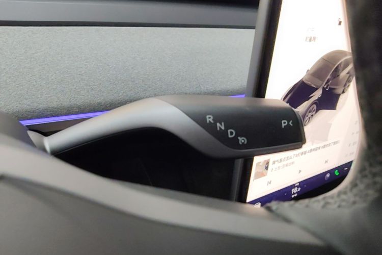 Tesla Model Y 2024 immagine di auto #14