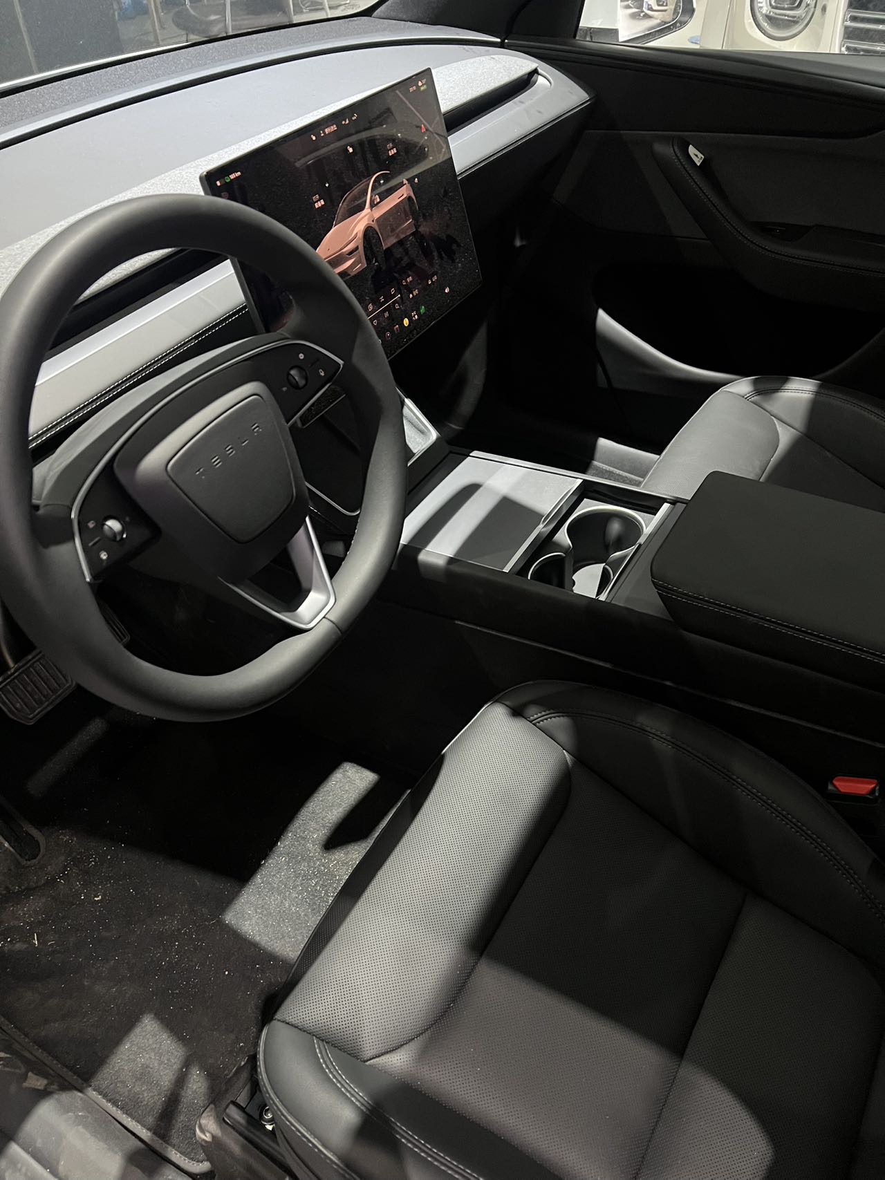 Tesla Model Y 2026 car image #5