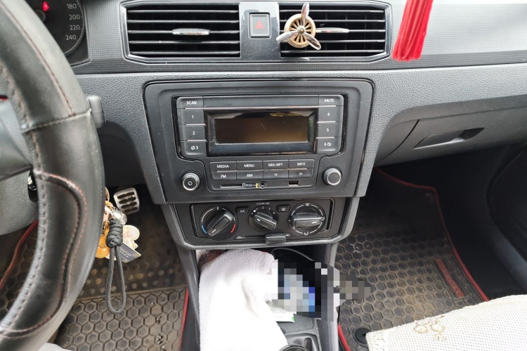 Volkswagen Santana 2018 car image #17