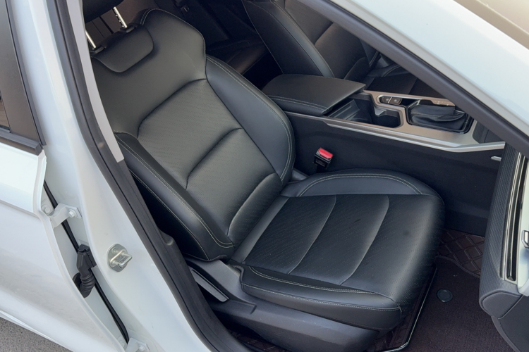 GEELY Emgrand 2023 #21 GEELY Emgrand 2023 car image #21