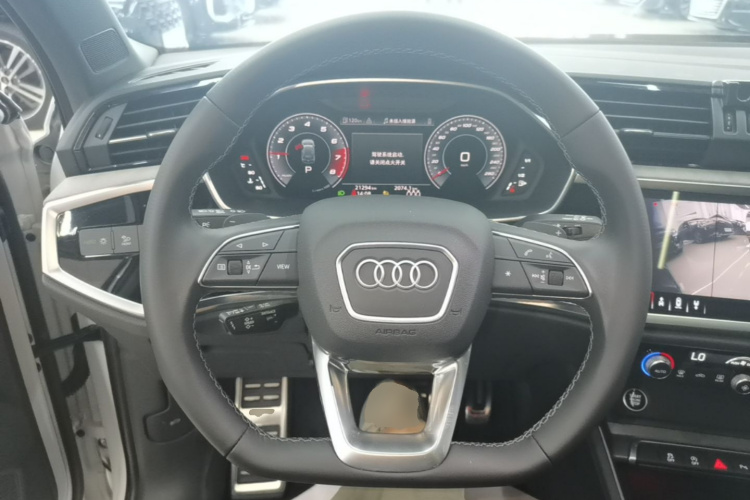 Audi Q3 2023 car image #11