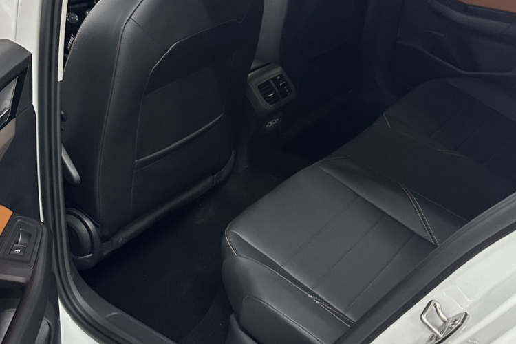 Volkswagen Bora 2023 image de voiture #16