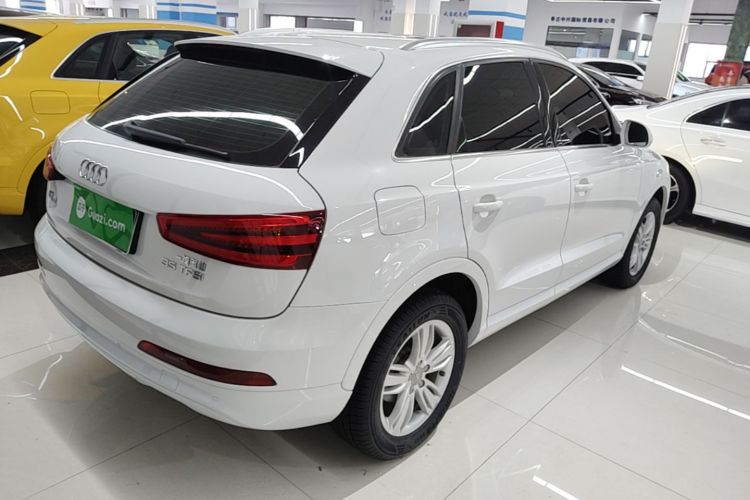 Audi Q3 2015 car image #7