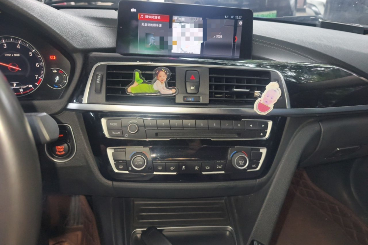 BMW 3 Series 2018 car image #13