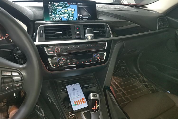 BMW 3 Series 2019 car image #13