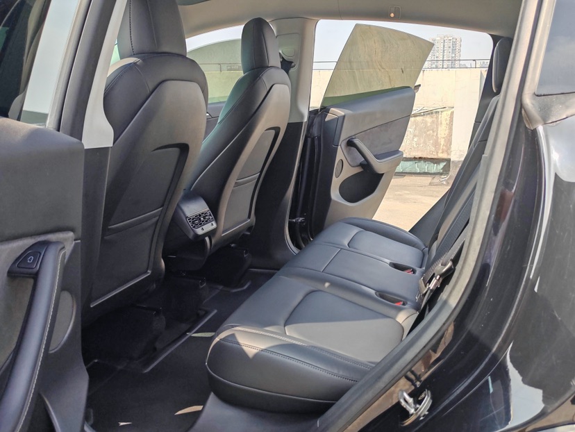 Tesla Model Y 2022 car image #9