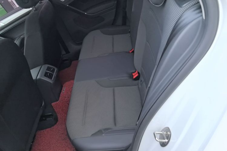 Volkswagen Golf 2018 car image #13