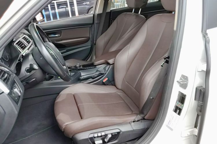 BMW 3 Series 2017 car image #15