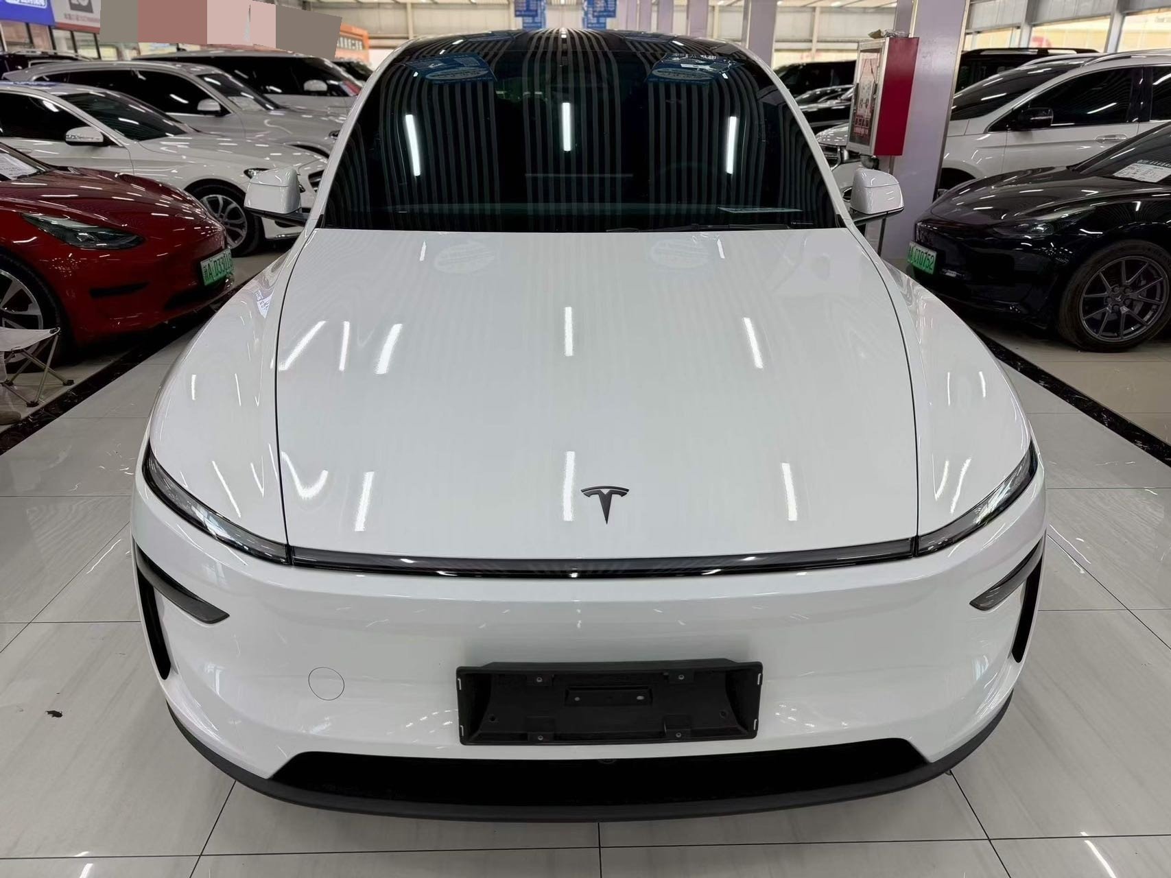 Tesla Model Y L 2025 car image #2