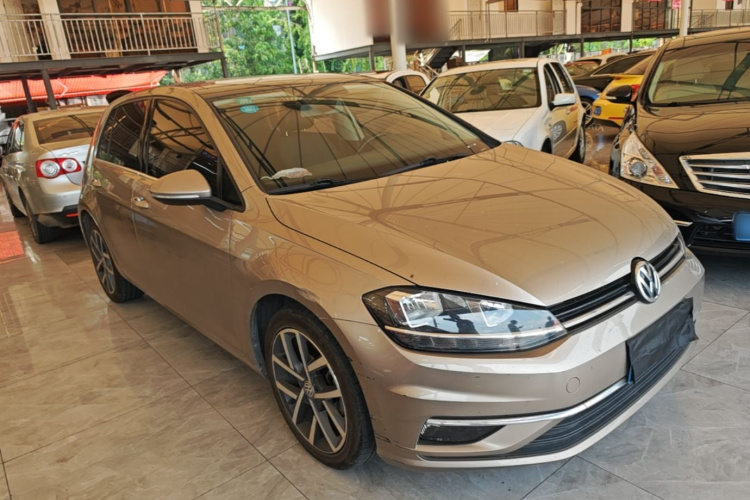 Volkswagen Golf 2020 car image #4