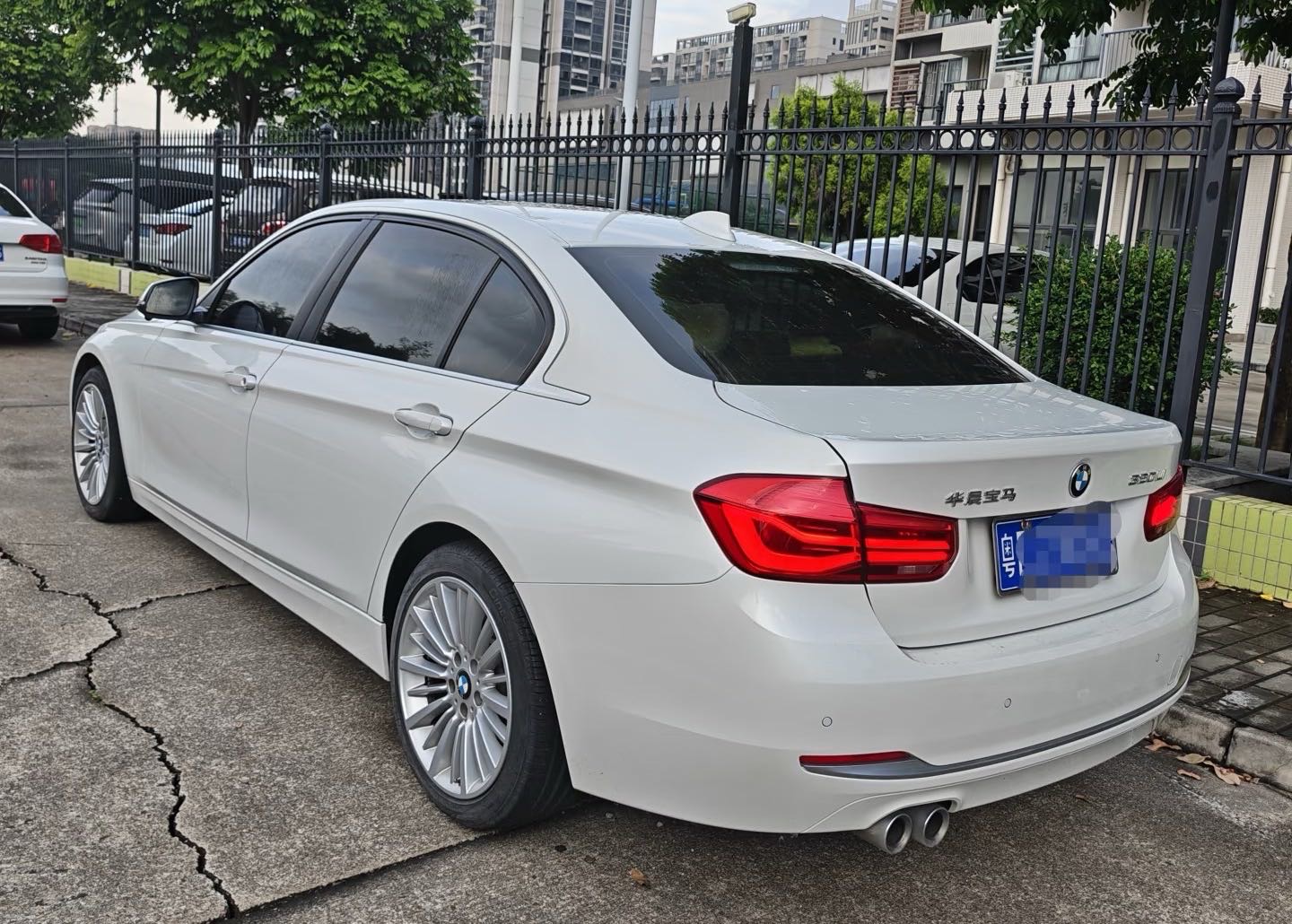 BMW 3 Series 2018 car image #6