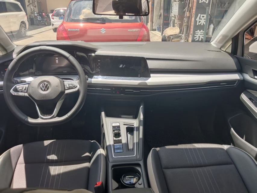 Volkswagen Golf 2024 car image #6