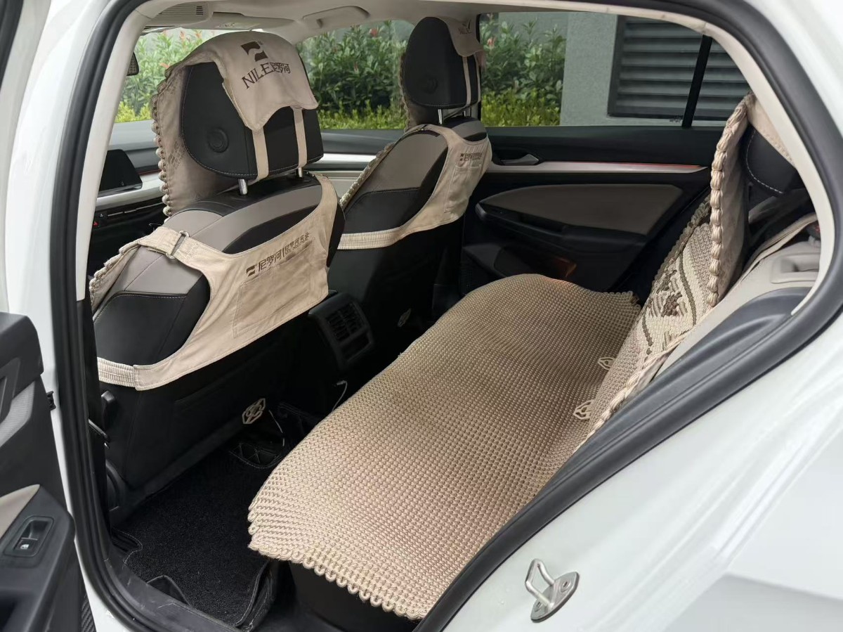 Volkswagen Golf 2022 car image #6