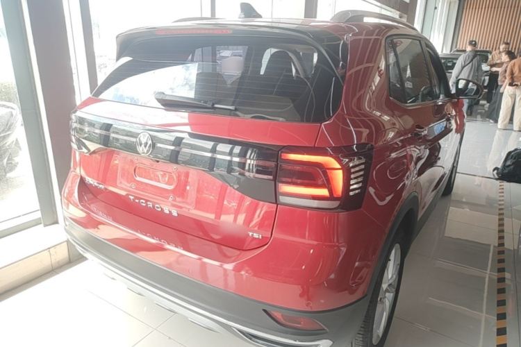 Volkswagen T-Cross 2021 #7 Volkswagen T-Cross 2021 صورة سيارة #7