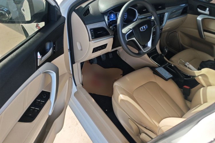 GEELY Emgrand 2017 car image #16