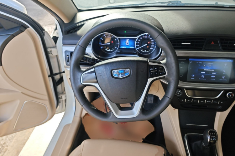 GEELY Emgrand 2017 car image #11