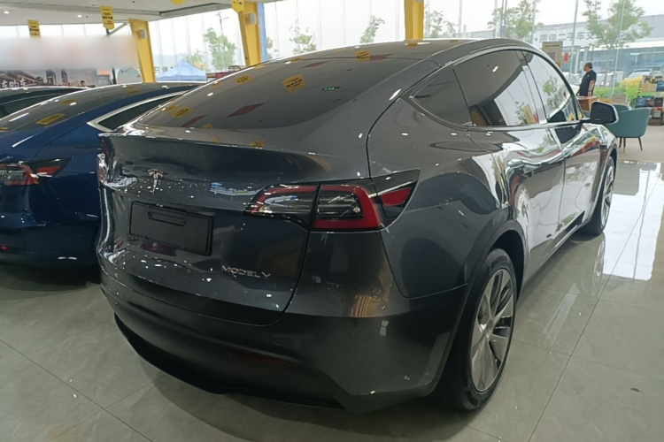 Tesla Model Y 2021 #7 Tesla Model Y 2021 car image #7