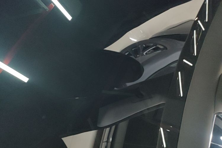 Tesla Model Y 2022 car image #18