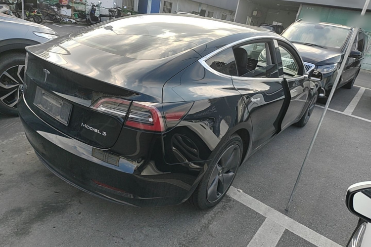 Tesla Model 3 2020 صورة سيارة #5