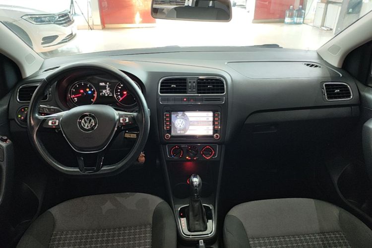 Volkswagen Polo 2016 car image #10