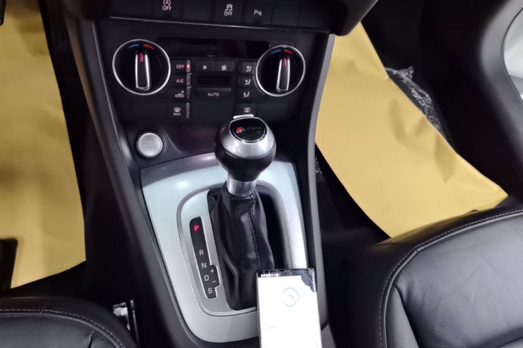 Audi Q3 2017 car image #14