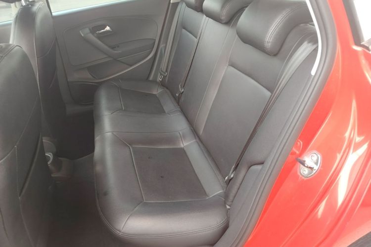 Volkswagen Polo 2015 car image #17