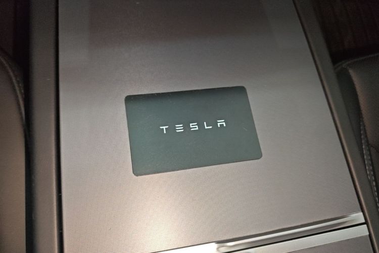 Tesla Model 3 2023 car image #9