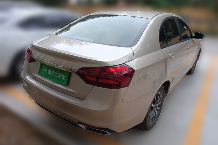 GEELY Emgrand 2019 car image #7