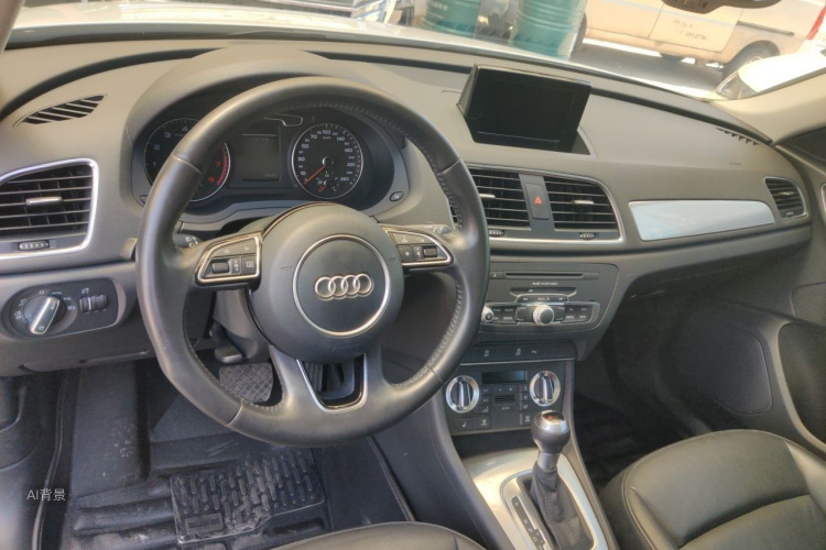 Audi Q3 2014 car image #12