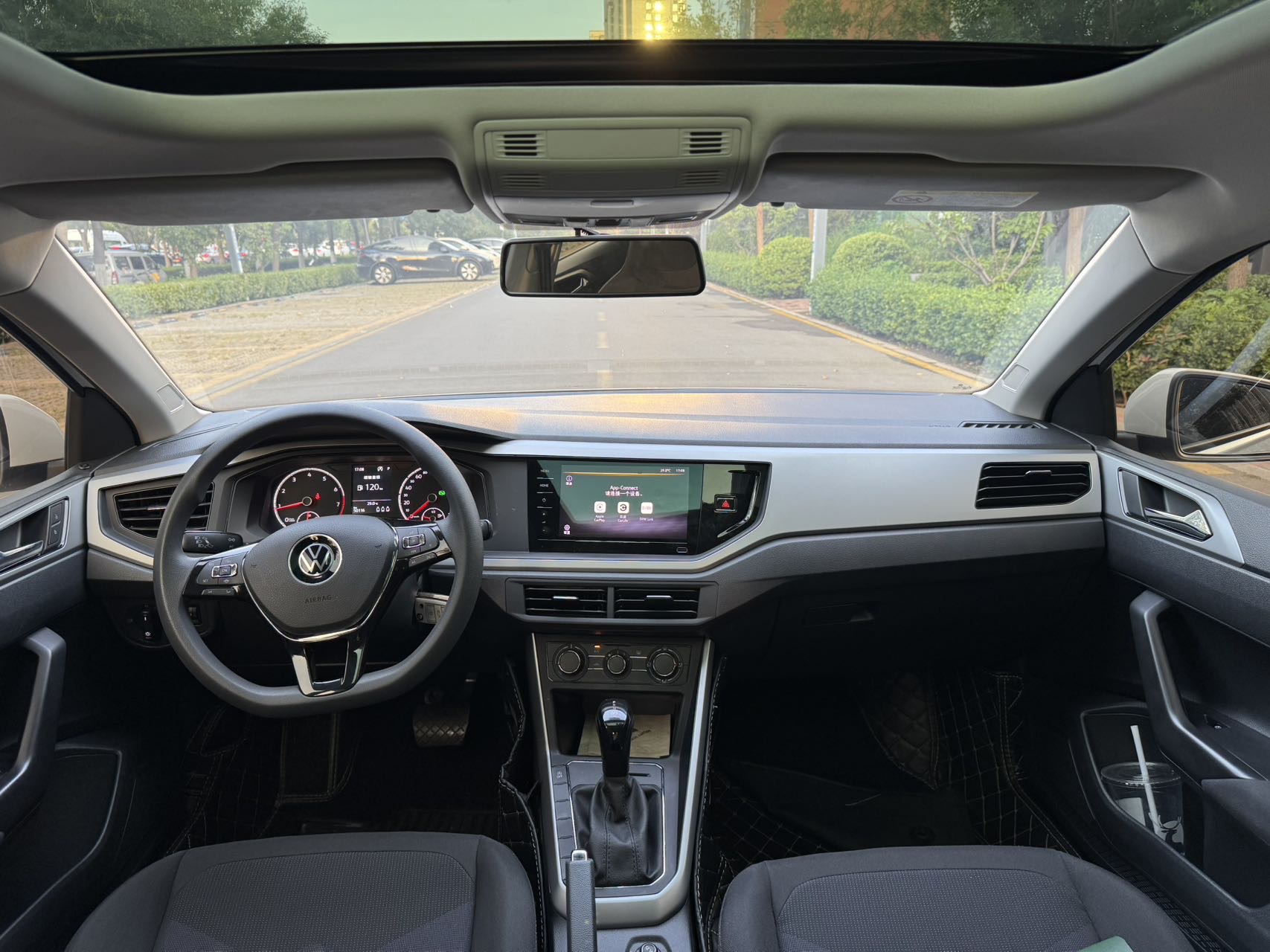 Volkswagen Polo 2022 car image #4