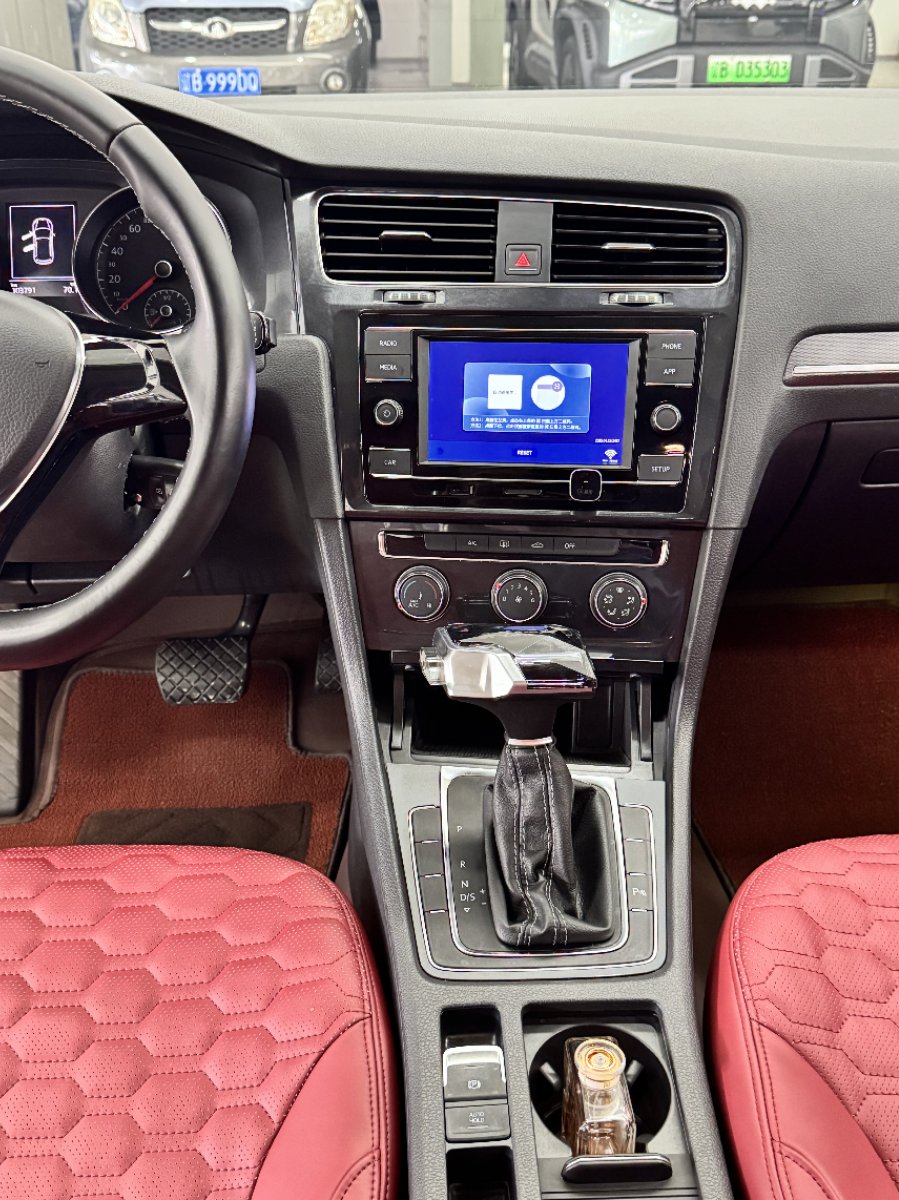 Volkswagen Golf 2017 car image #9